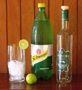 Chilcano, ingredientes: Pisco, limones y Ginger Ale